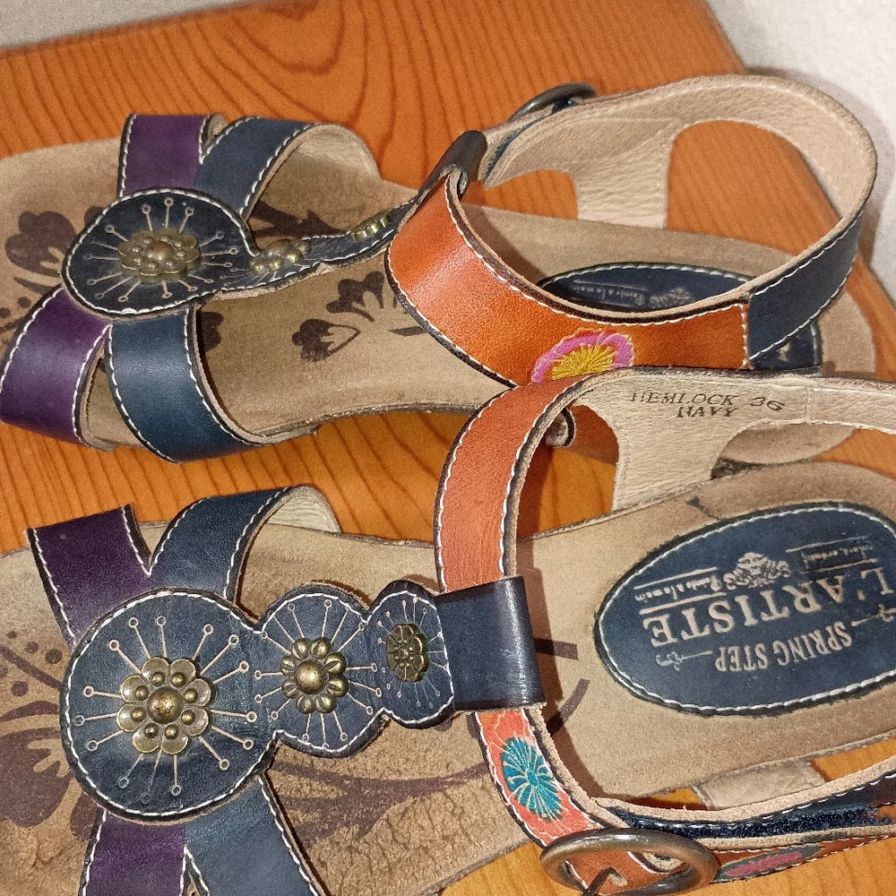 Spring Step sandals - Picture 2 of 3